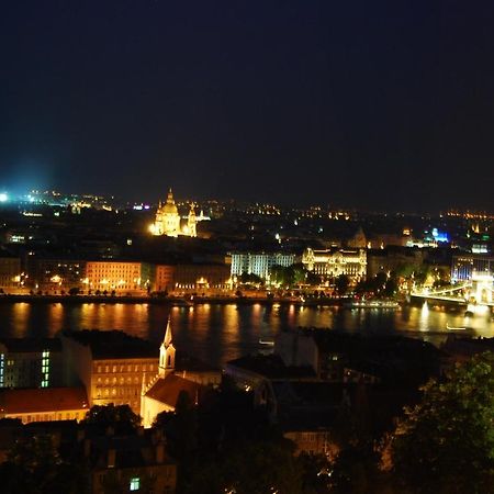 Luxurious Apartment With Balconies In Downtown Bp Budapest Luaran gambar