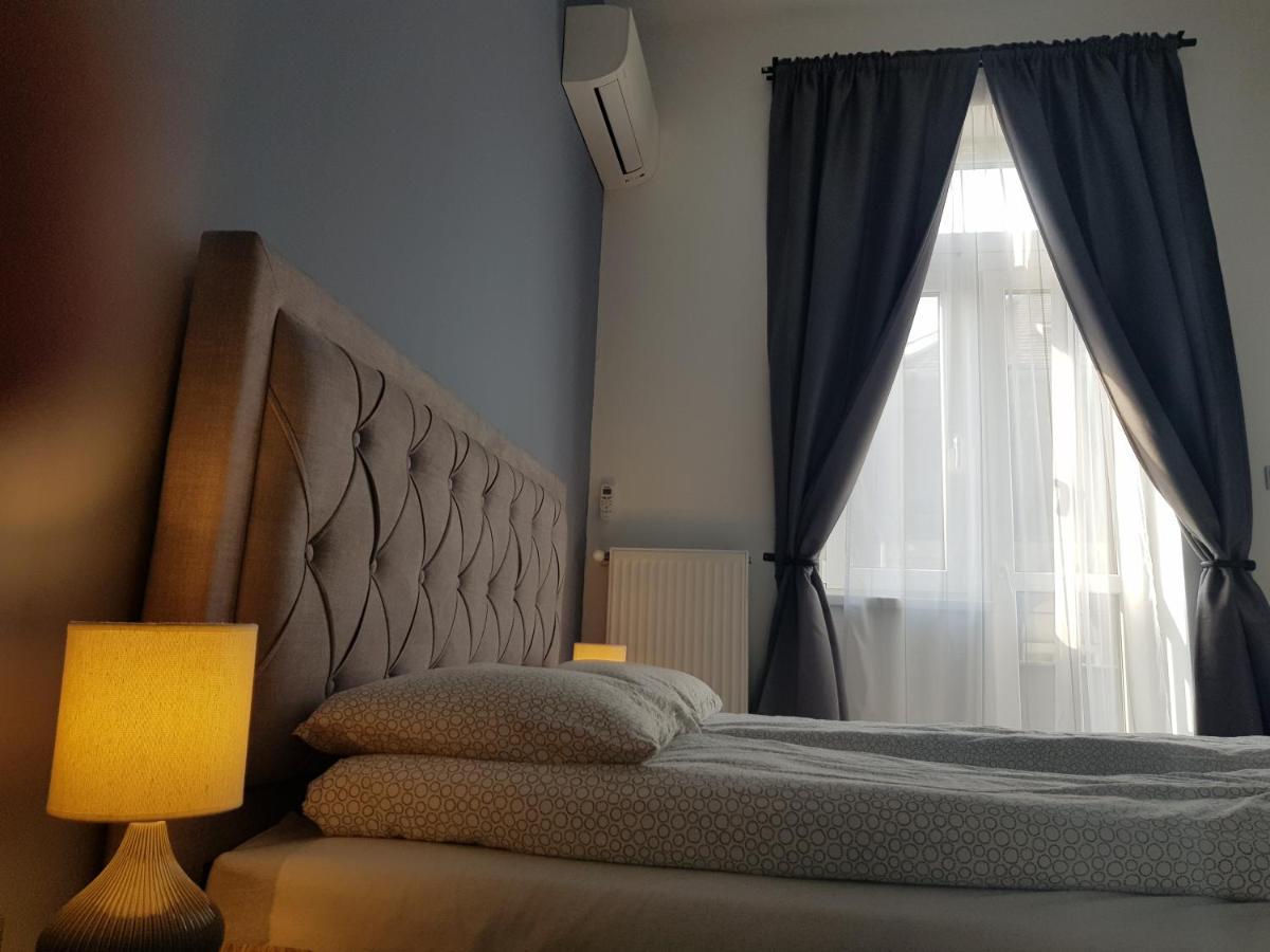 Luxurious Apartment With Balconies In Downtown Bp Budapest Luaran gambar
