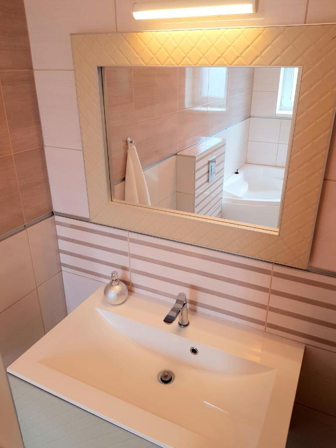 Luxurious Apartment With Balconies In Downtown Bp Budapest Luaran gambar