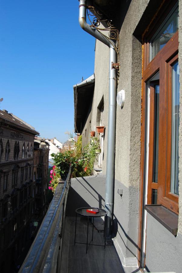 Luxurious Apartment With Balconies In Downtown Bp Budapest Luaran gambar