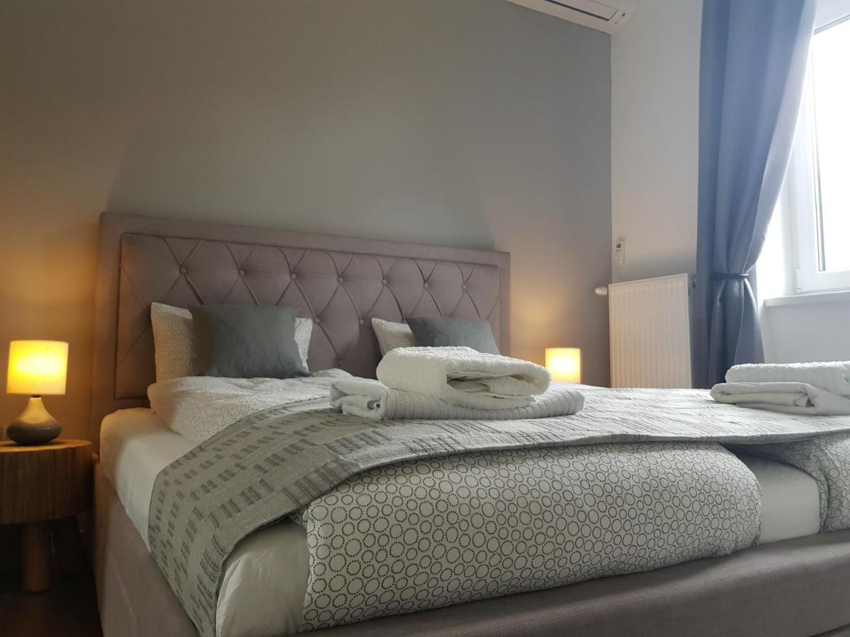 Luxurious Apartment With Balconies In Downtown Bp Budapest Luaran gambar