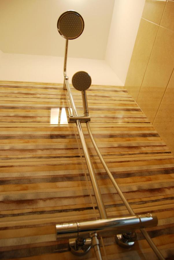 Luxurious Apartment With Balconies In Downtown Bp Budapest Luaran gambar