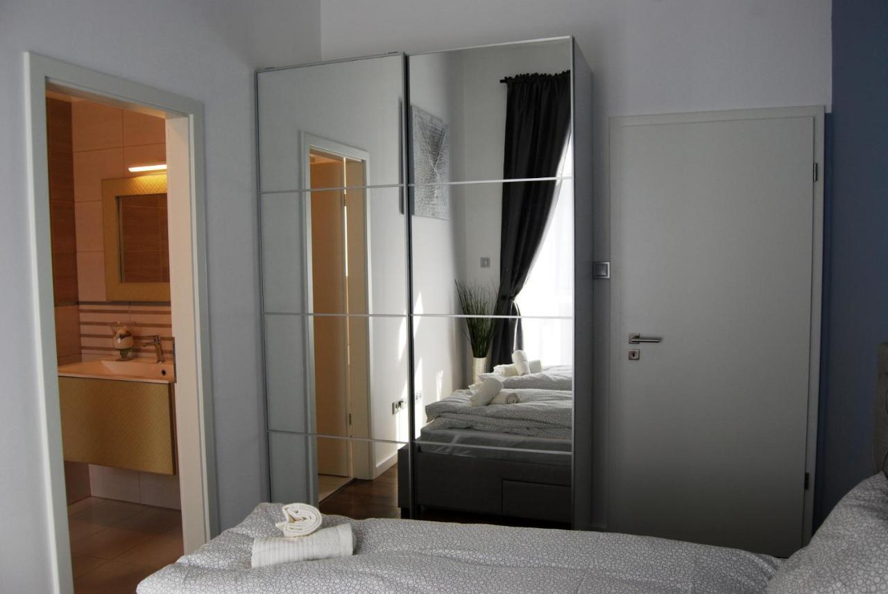 Luxurious Apartment With Balconies In Downtown Bp Budapest Luaran gambar