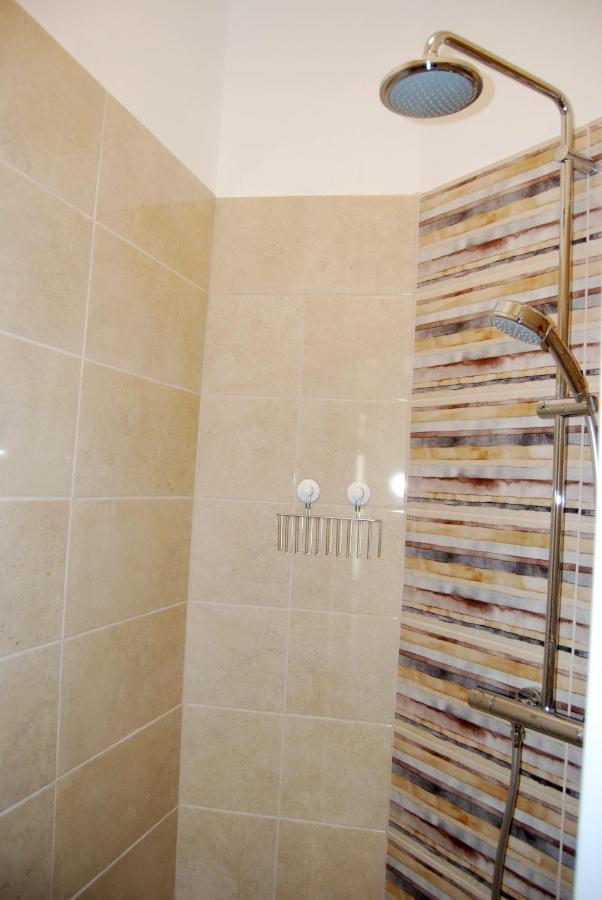Luxurious Apartment With Balconies In Downtown Bp Budapest Luaran gambar